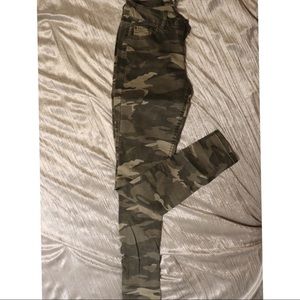 Camo skinny jeans